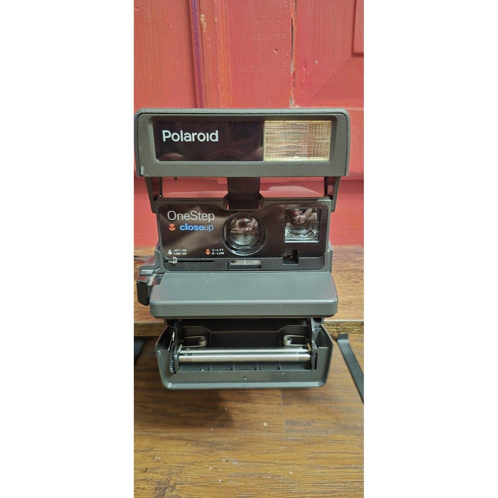 Vintage Polaroid One Step Close Up 600 Film Instant Camera with Strap EUC